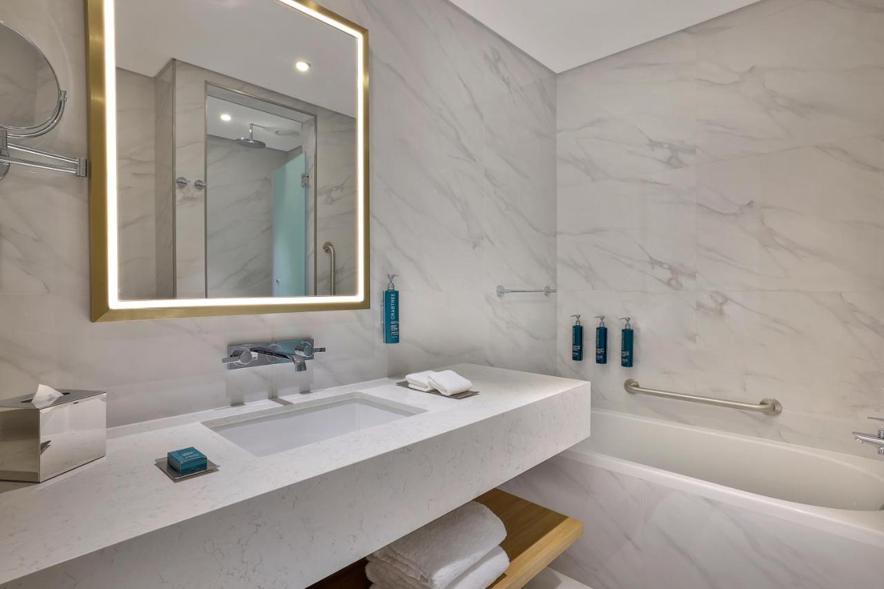 Hilton Garden Inn Dubai Business Bay Exteriör bild