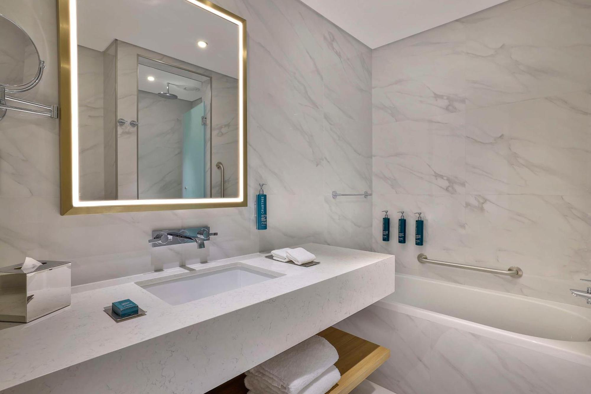 Hilton Garden Inn Dubai Business Bay Exteriör bild